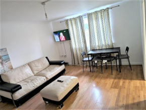 Lovely 2 Bed Flat in Hornchurch